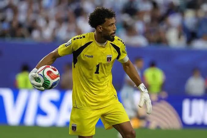 Vozinha y lo que vive en Chile luego de haber fichado por Colo Colo ¿por qué no debuta?