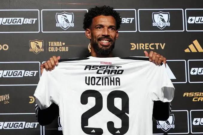 Vozinha y lo que vive en Chile luego de haber fichado por Colo Colo ¿por qué no debuta?