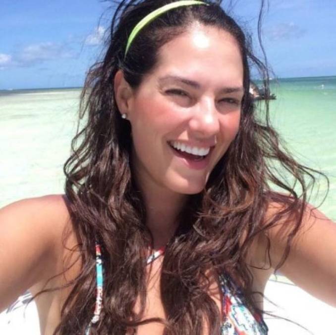 FOTOS: ¡Como dos gotas de agua! Así de bella es la hermana de la actriz venezolana Gaby Espino