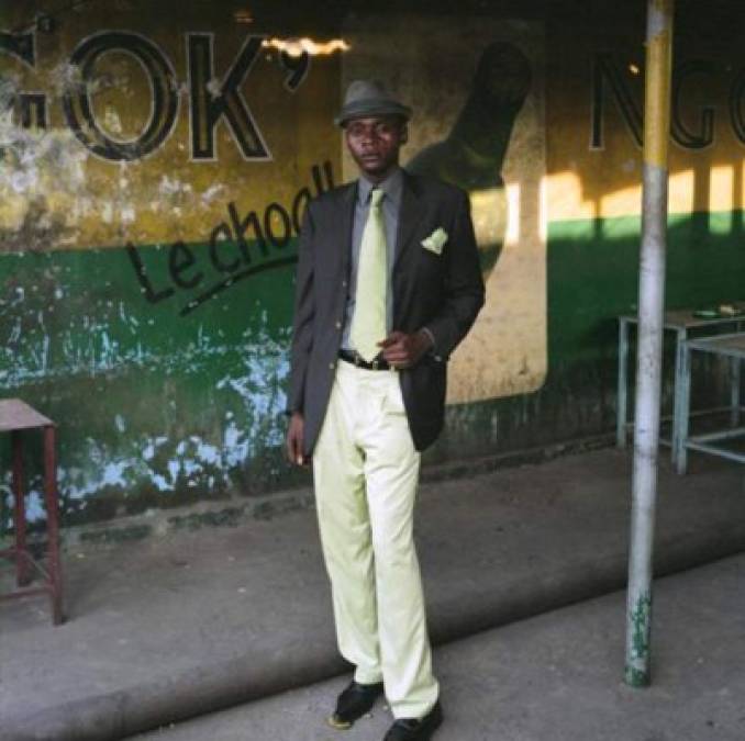 'Los Dandis' de El Congo: Viven en la pobreza con trajes lujosos de alta costura