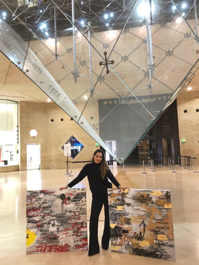 La talentosa joven exhibió en el Museo del Louvre en París en 2017 un cuadro inspirado en Ferrari.
