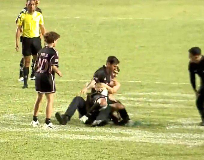 Messi se enoja luego de que lo botaran, la pelea, confusión y ¿quién se quedó con la camisa?