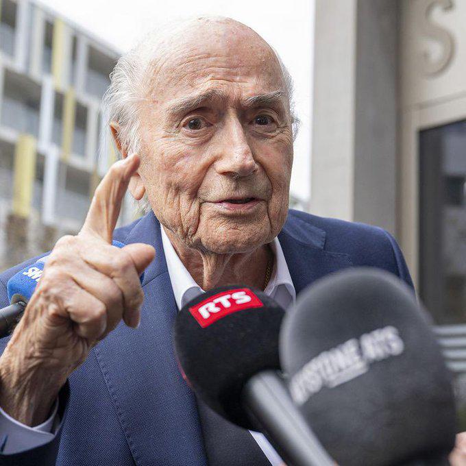 Joseph Blatter ataca a Infantino y Donald Trump tras perdonar roja de Balogun en el Mundial