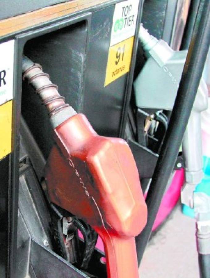 Gasolina superior bajará hacia los 68 lempiras el lunes