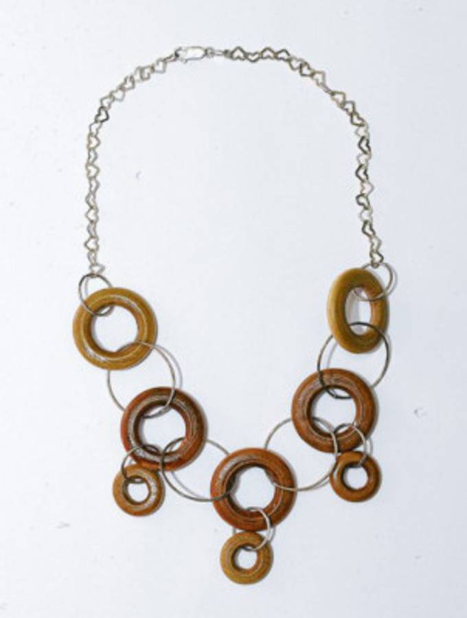 Exclusivas piezas artesanales diseñadas con madera y plata