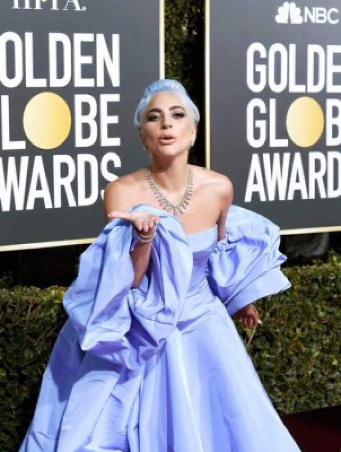 Lady Gaga y su vestido de Cenicienta Azul en los Golden Globe 2019