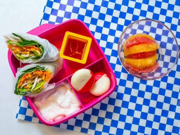 Una merienda nutritiva, balanceada y saludable le ayuda al niño a mejorar sus defensas y su rendimiento escolar. Esfuérzate cada día en darle lo mejor.