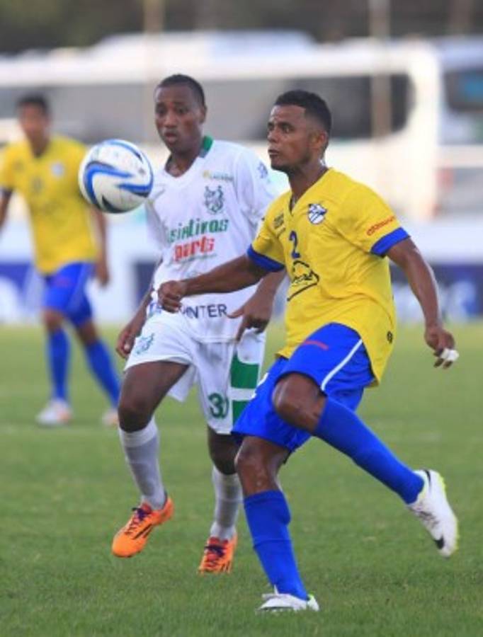 El Tiburón aprovecha la marea revuelta...