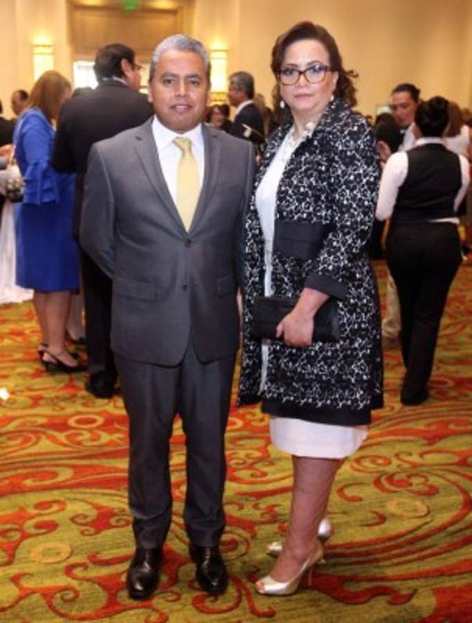 alegre festejo por la unidad