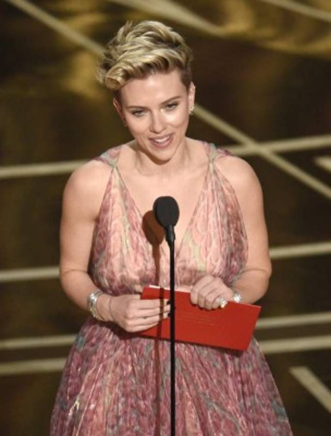 Scarlett Johansson pide divorcio de Romain Dauriac