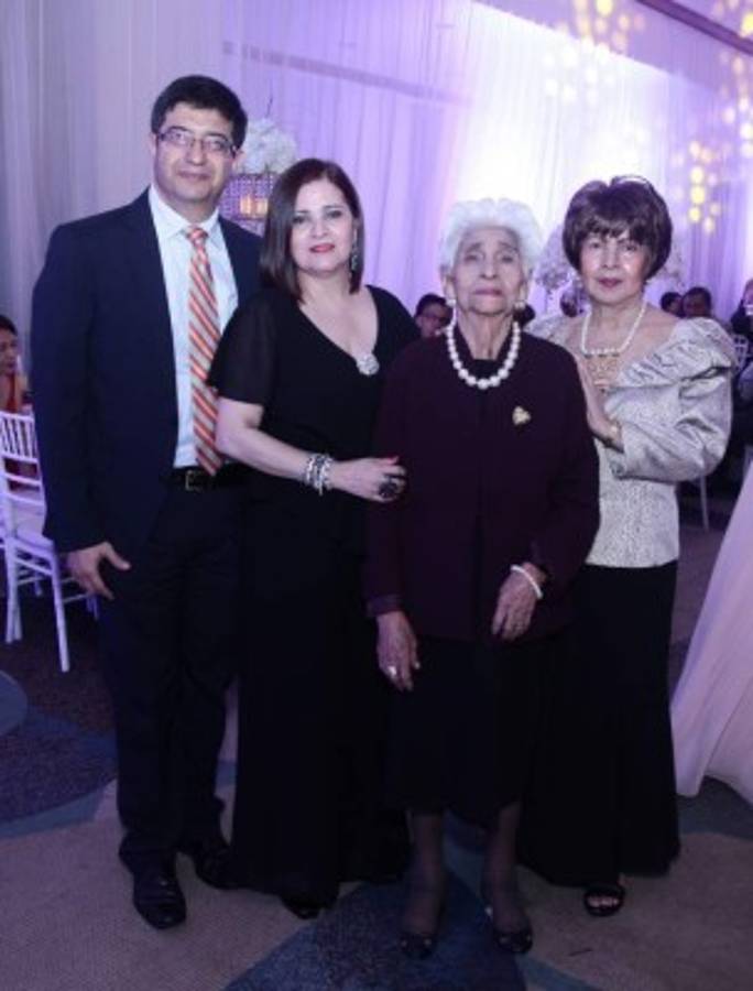 Brindis nupcial para sellar su felicidad