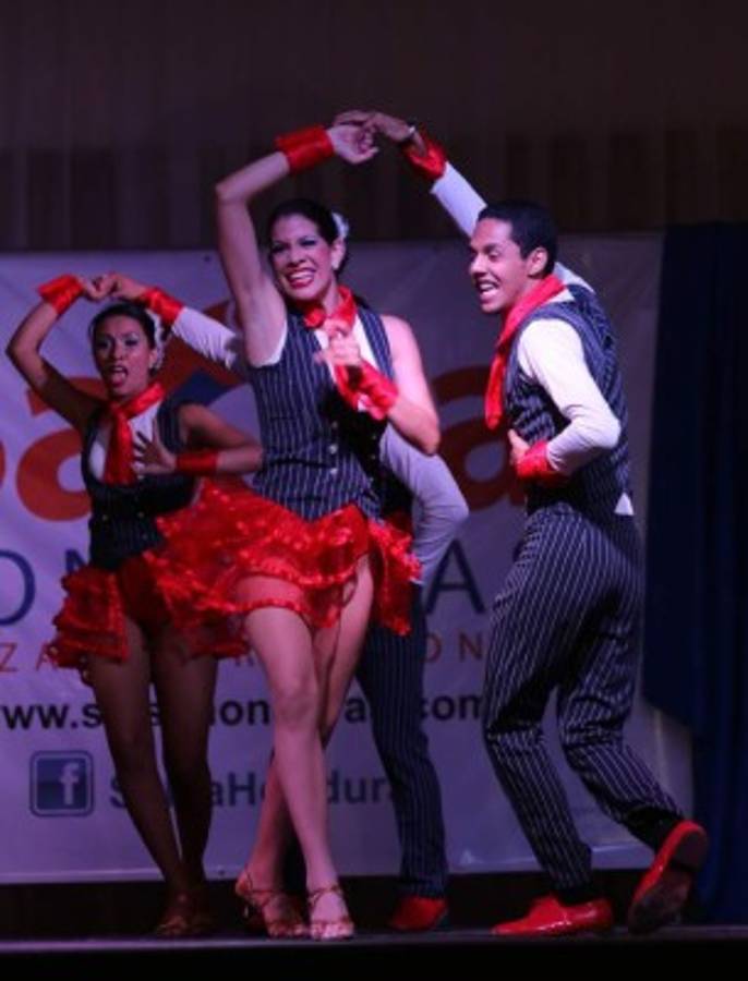 Kevin y Valeria, ganadores del Congreso de Salsa