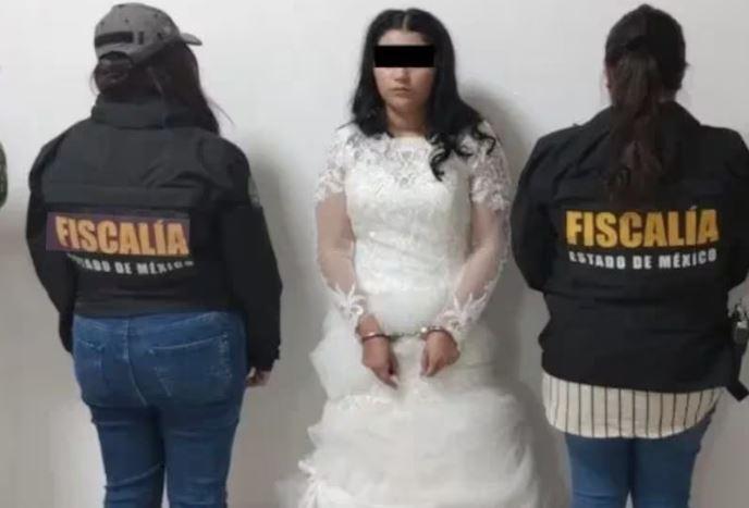 Vestida de novia, capturan a extorsionadora en Toluca; su novio logró huir