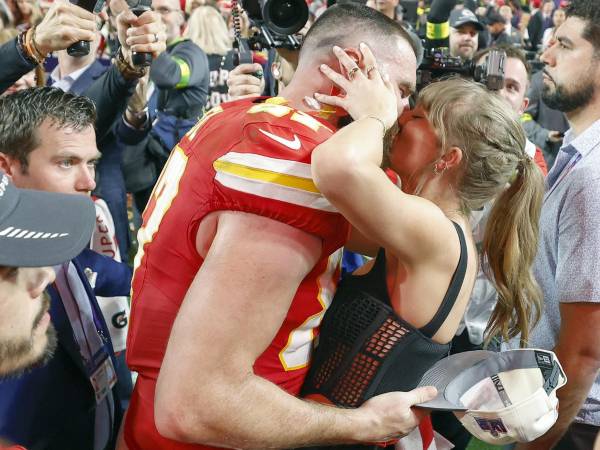 Permisos para cerrar calles que rodean el complejo deportivo y reservas de hotel cerca del lugar, indican que el Madison Square Garden es el sitio elegido por Swift y Kelce.