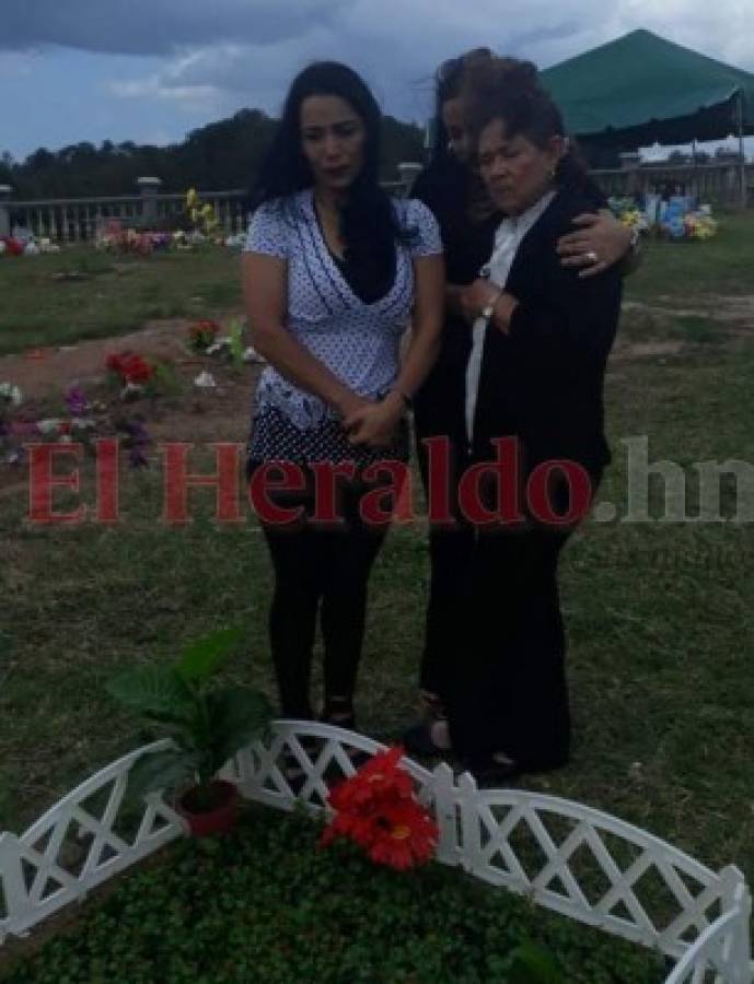 Con globos blancos dan homenaje a joven hallado muerto dentro de su carro en Loarque