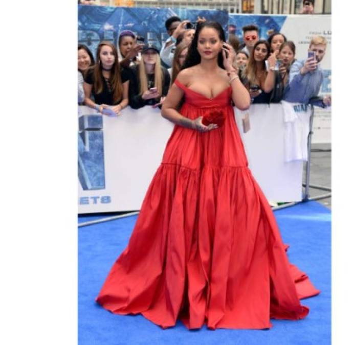 FOTOS: Los vestidos más sensuales, polémicos y criticados de Rihanna