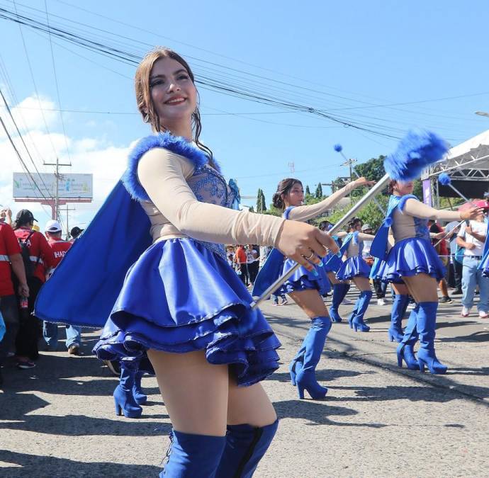 Elegantes y sincronizadas: las palillonas con los mejores pasos en los desfiles patrios 2023