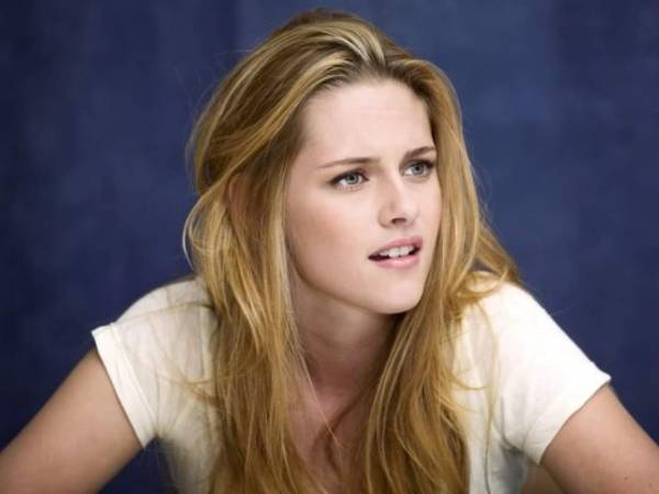 Stewart se está robando muchos suspiros por sus sensuales movimientos.