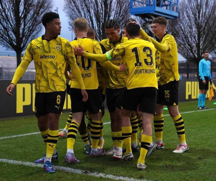 Leonardo Posadas, futbolista del Borussia Dortmund y de Alemania que jugaría con Honduras