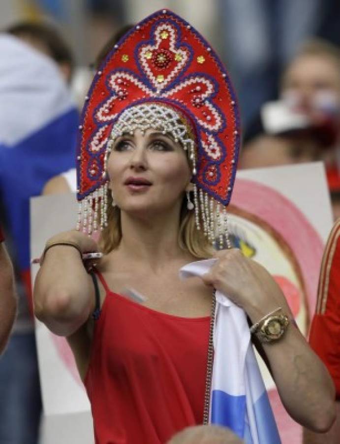 Sensualidad y belleza cautivan en la Eurocopa