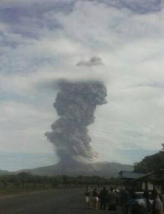 Volcán Telica continúa en fase eruptiva en el Occidente de Nicaragua