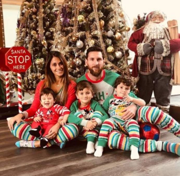 FOTOS: Famosos que recibieron la Navidad en pijama junto a su familia