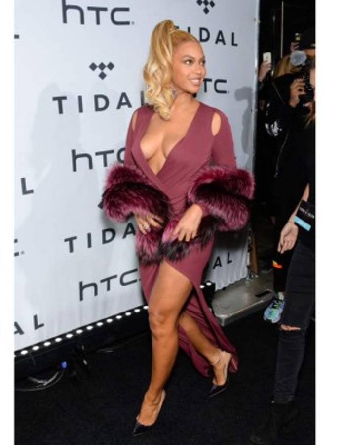 Famosas y sus escotes más polémicos