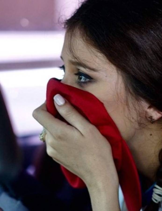 Iroshka Elvir sale afectada por gases lacrimógenos durante marcha de la resistencia