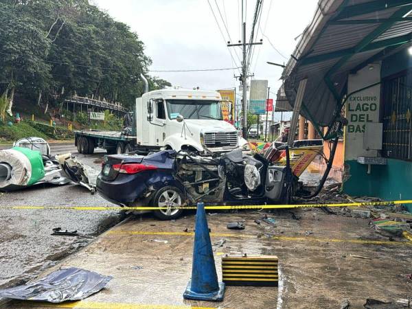 Un brutal accidente ocurrido en la madrugada de este sábado 16 de noviembre cobró la vida de una persona en la carretera CA-5, a inmediaciones del Lago de Yojoa.