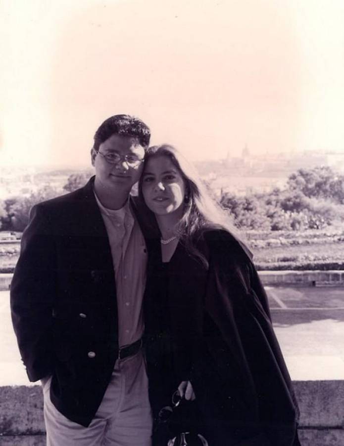 Foto de 1997 cuando conoció a su esposa Marika Buttigieg, nieta de un expresidente de Malta y con quien compartió estudios en el IMLI.