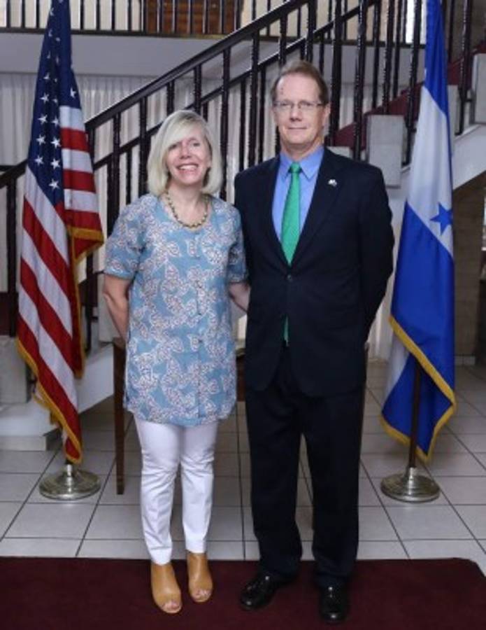 Desayuno para periodistas en casa del embajador estadounidense James Nealon