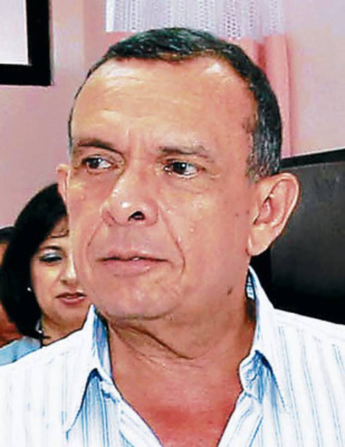 Presidente de Honduras prohíbe hablar de política