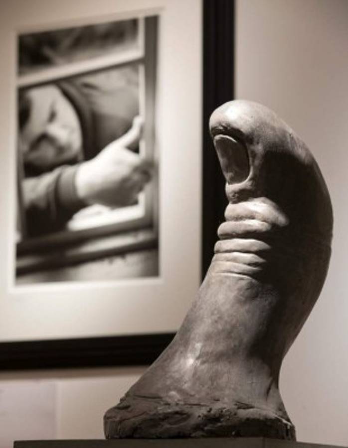 Nicole Farhi y su mano humana