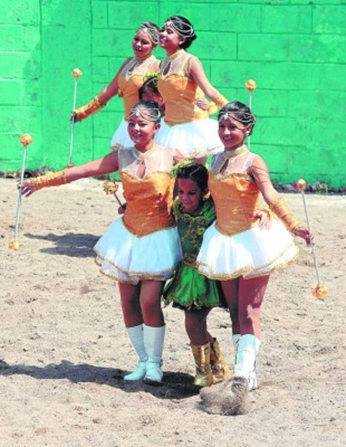 Desafío de hermosas palillonas engalanó la ciudad de Choluteca