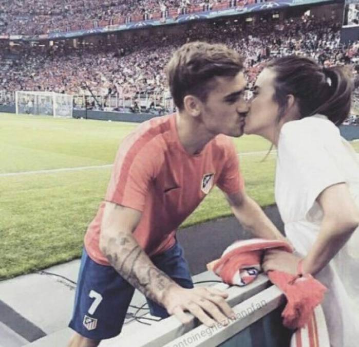 Fotos: Los besos más apasionados de los futbolistas y sus parejas