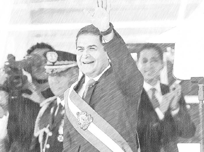 El expresidente Hernández estaría usando el traje que vistió el día de su segunda envestidura.