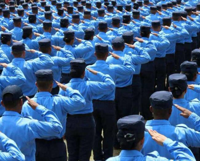 Unos 1,300 policías que fueron depurados entre los años 2016 al 2018 están exigiendo que los reintegren con todos sus derechos.