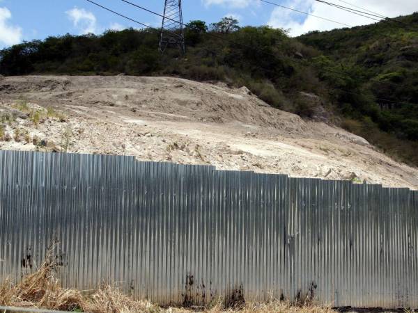 Se comienzan nuevas intervenciones de edificación, cerca del sitio donde ocurrió el derrumbe en Loarque