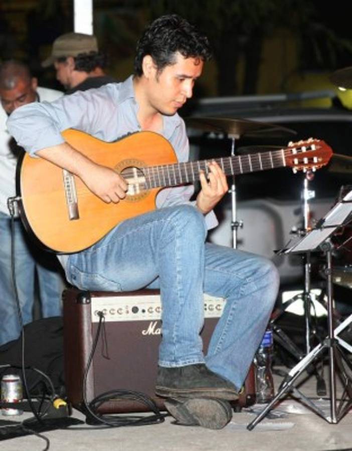 Música de saxofón al ritmo de jazz y funk con Ariel Lagos