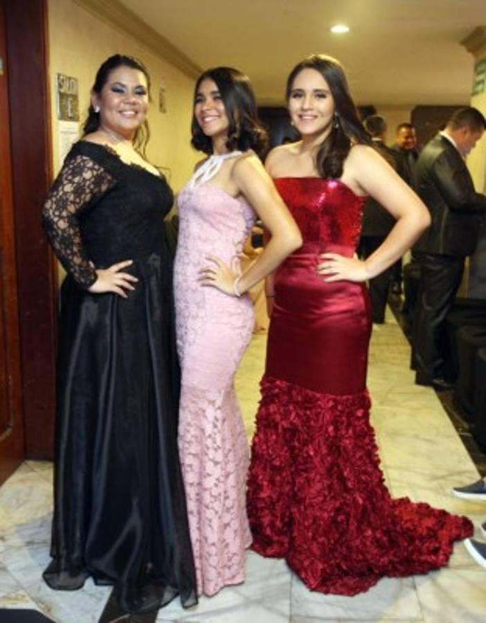 La International School despidió a sus seniors con un digno festejo