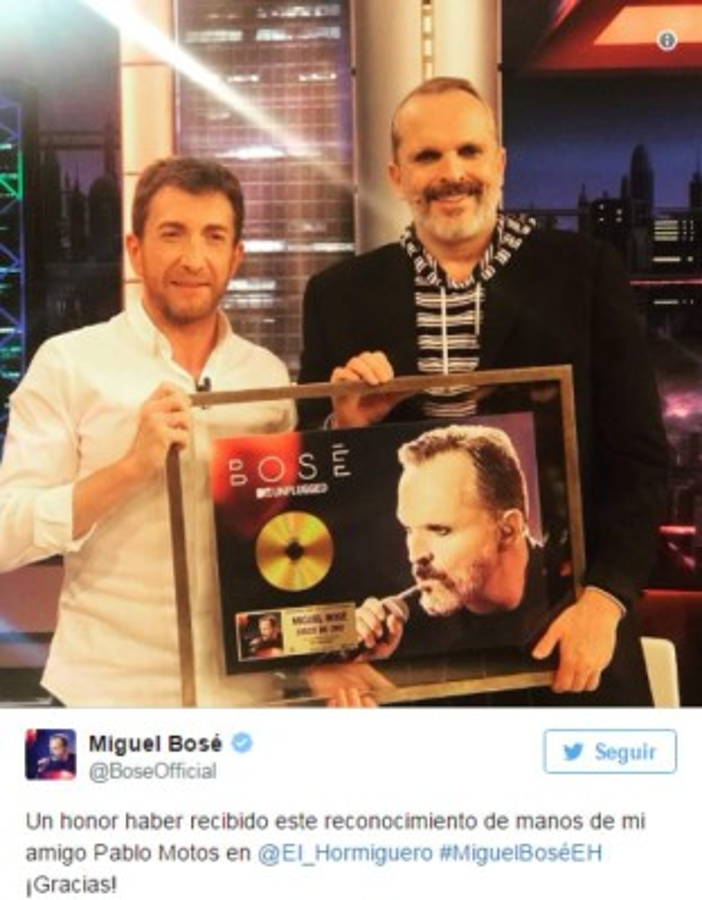 Extraña entrevista: ¿Qué le pasó a la voz del cantante español Miguel Bosé?