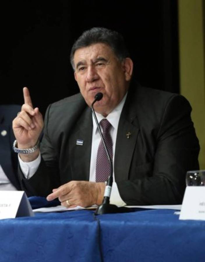 Más de tres millones anuales cobra el presidente del BCH