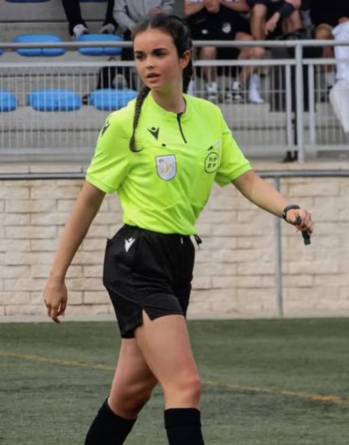 Carla García Alarcón, la bella árbitra que es tendencia; me han coqueteado en pleno partido