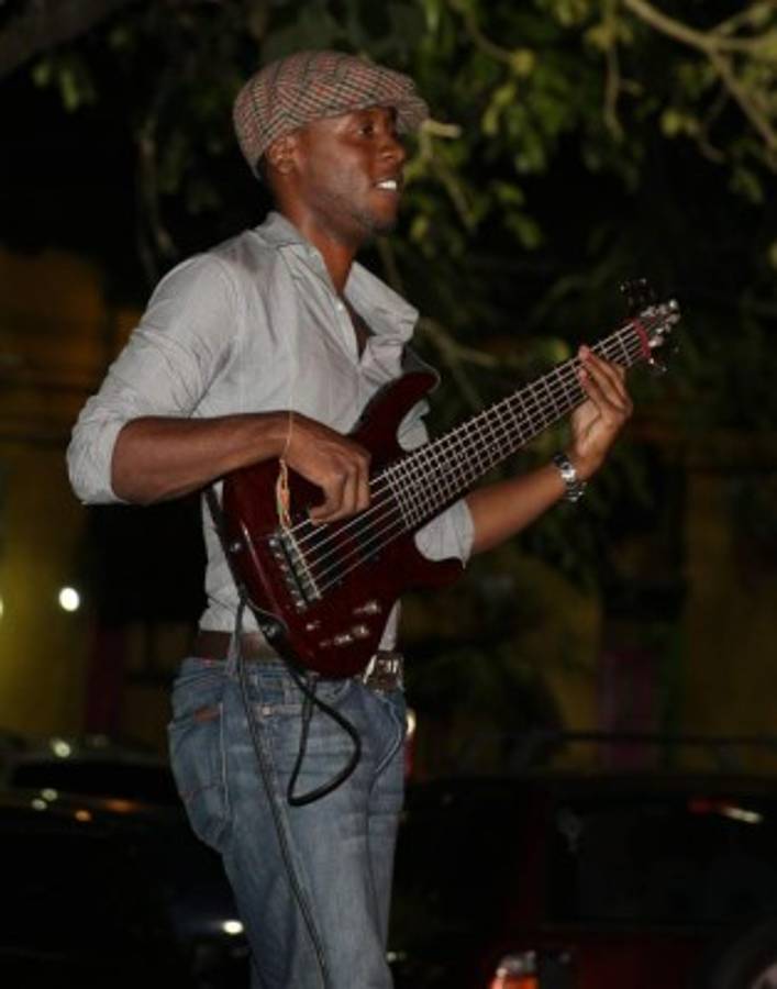 Música de saxofón al ritmo de jazz y funk con Ariel Lagos