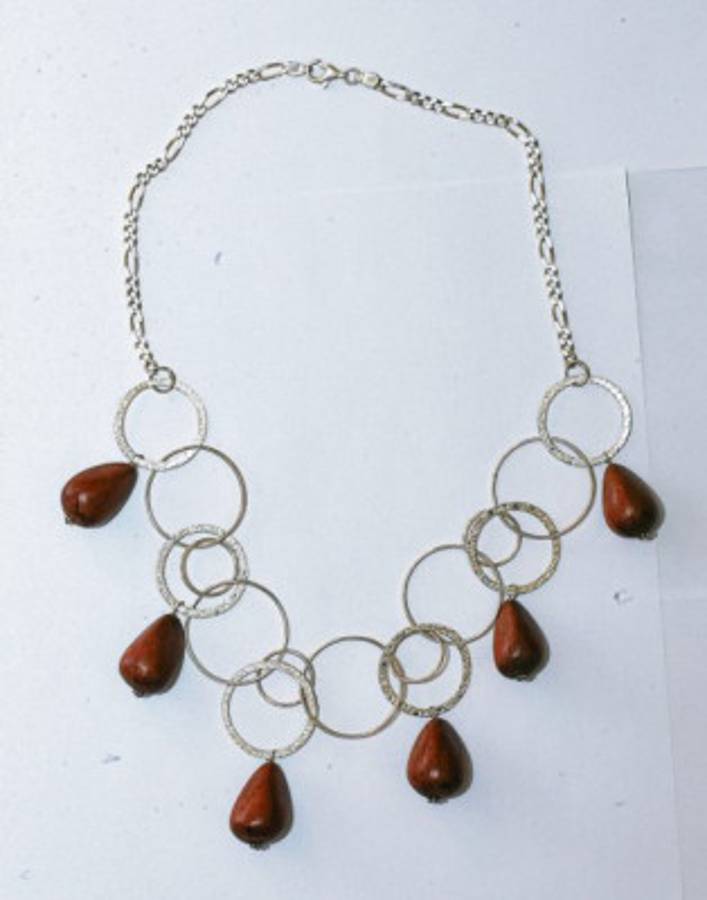 Exclusivas piezas artesanales diseñadas con madera y plata