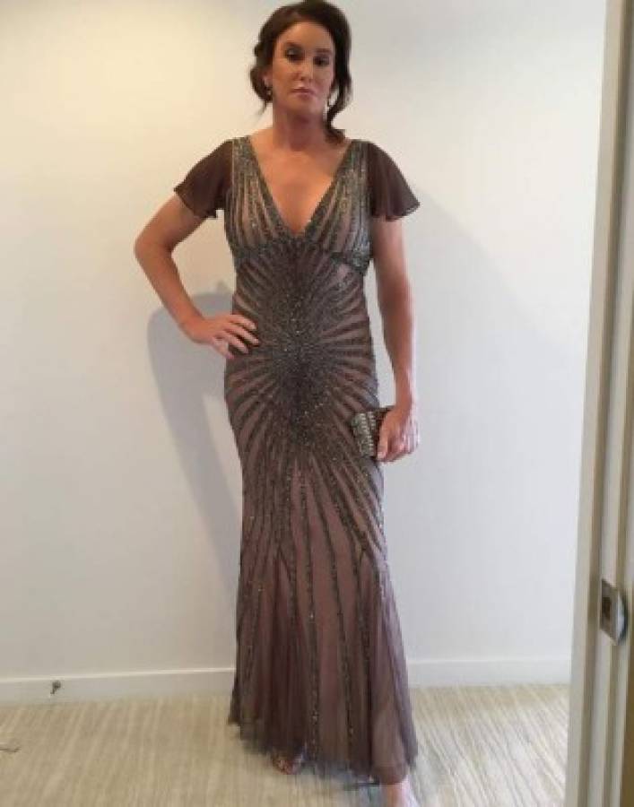 Tras cambio de sexo, Caitlyn Jenner presume su cuerpo en traje de baño por primera vez