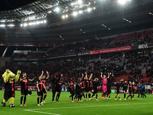 El Bayer Leverkusen derrotó 2-0 al Wolfburgo en condición de local.