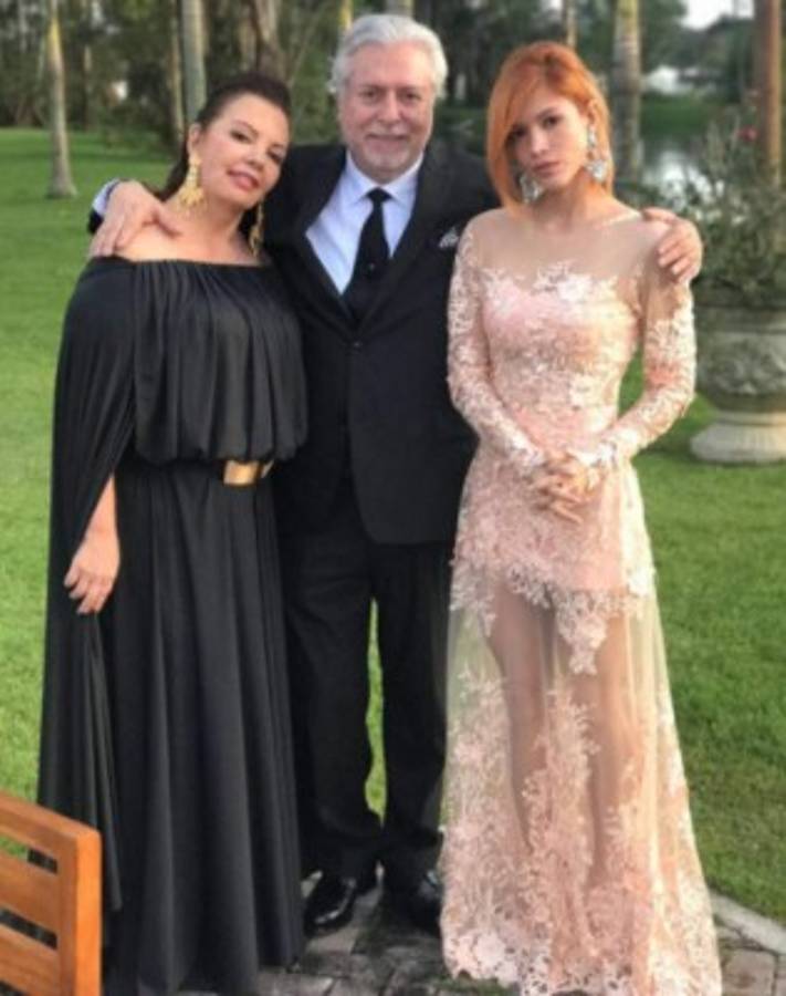 J Balvin publica foto de su familia; no creerás lo bella que es su hermana
