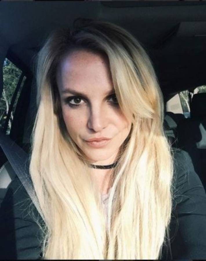 Britney Spears vuelve a encender las redes sociales con sexy traje de baño