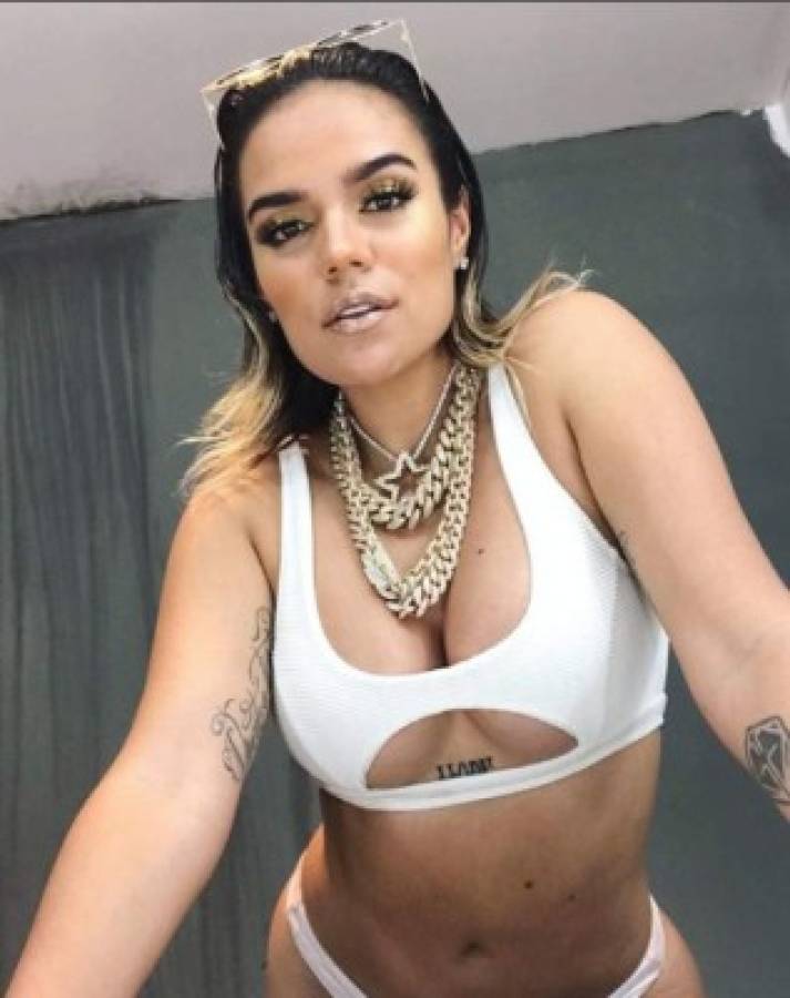 Con sexys fotos en bikini Karol G, intérprete de 'Mi Cama', enamora a sus seguidores en Instagram